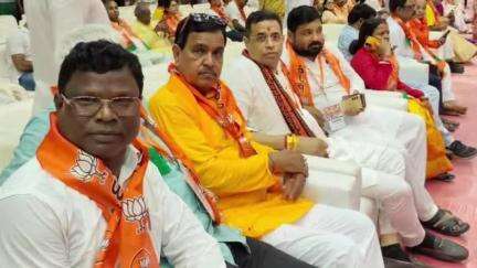 তপন: নেতাজী ইনডোর স্টেডিয়ামে "বিজয় সংকল্প কার্যকর্তা সম্মেলনে" অংশ নিলেন তপন বিধানসভার বিধায়ক বুধরাই টুডু