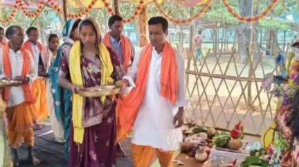 घरघोड़ा: सांसद राधेश्याम राठिया ने ग्राम छर्रा टांगर में आयोजित हरि महायज्ञ में भाग लिया