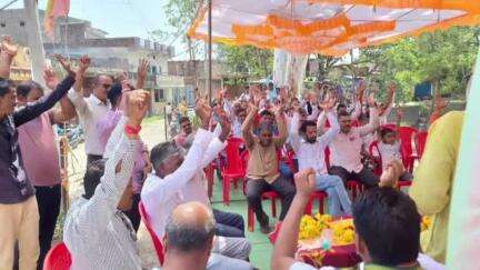 खाचरौद: ग्राम रुनखेड़ा में विधायक डॉ. तेज बहादुर सिंह चौहान ने सीसी रोड व उपस्वास्थ्य केंद्र के निर्माण कार्य हेतु किया भूमि पूजन