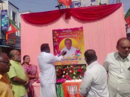 சேலம்: பாஜகவின் மூத்த தலைவர் லட்சுமணன் அவர்களின் நினைவு தினம் இன்று செவ்வாய்பேட்டையில் பாஜகவினர் சார்பில் அனுசரிப்பு
