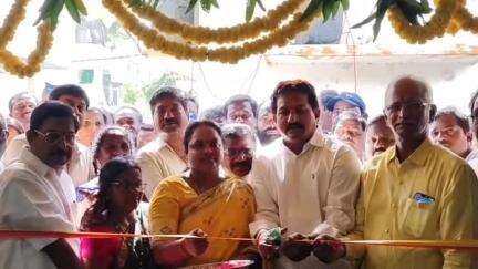 నరసాపురం: పట్టణంలో రేషన్ డిపోలను ప్రారంభించిన ఎమ్మెల్యే బొమ్మిడి నాయకర్, నియోజకవర్గ టిడిపి ఇన్చార్జి రామరాజు
