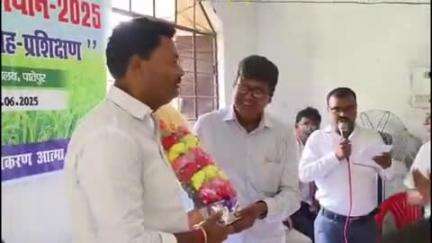 पातेपुर: पातेपुर के किसान भवन में शारदीय खरीफ महा अभियान के तहत कर्मशाला का आयोजन, किसानों को दी गई जानकारी