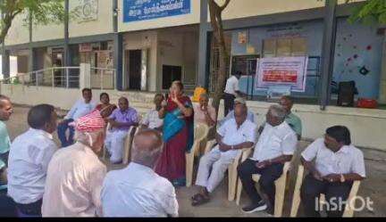 பெரம்பலூர்: வாலிகண்டபுரம் அரசு மேல்நிலைப் பள்ளியில் 60 ம் ஆண்டு மணிவிழா நினைவு கலையரங்கம் மேடை அமைக்கும் பணி, அடிக்கல் நாட்டு விழா நடந்தது