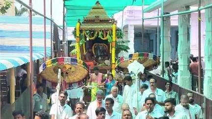 అన్నవరంలో ఘనంగా రథోత్సవం, స్వామి వారికి 12 గ్రాముల బంగారం ముద్ద అందించిన భక్తుడు