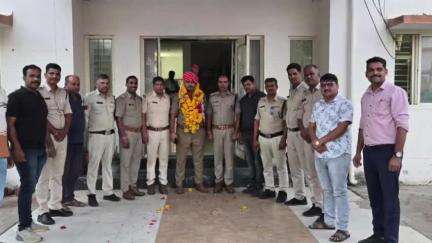 घट्टिया: करण खोवाल बने घट्टिया थाना प्रभारी, स्टॉफ और समाजसेवियों ने किया स्वागत