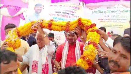 बटियागढ़: सादपुर में राज्यमंत्री लखन पटेल विकसित कृषि संकल्प अभियान में शामिल हुए, किसानों से किया संवाद