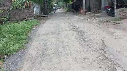 বারাসত ২: বারাসত দুই নম্বর ব্লকের ভাড় পাড়া থেকে এয়ার ড্রাম পর্যন্ত তিন কিলোমিটার রাস্তার বেহাল অবস্থা