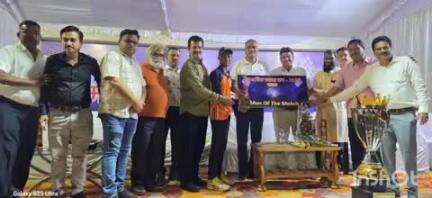 जगदलपुर: बस्तर चैंबर्स ऑफ कॉमर्स के अध्यक्ष व पदाधिकारियों का सम्मान सामाजिक एकता कप आयोजन समिति द्वारा किया गया