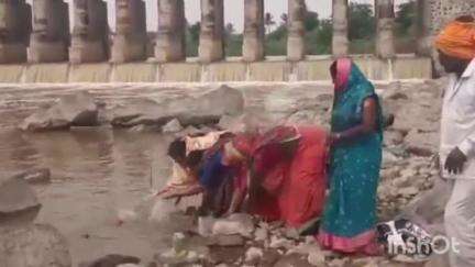 संगमनेर: संगमनेर .. मुळा नदीच्या पाण्याच सुवासनिनेने केले जलपूजन