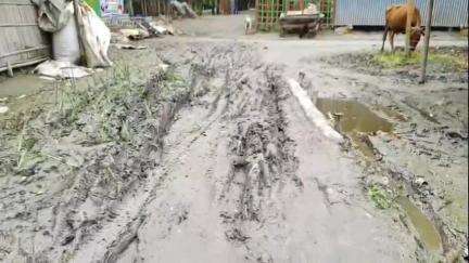 দিনহাটা ২: পাথরশনে বাম আমলের তৈরী বেহাল রাস্তায় পড়েনি পিচের চাদর, এমনি অভিযোগ গ্রামের বাসিন্দাদের #jansamasya