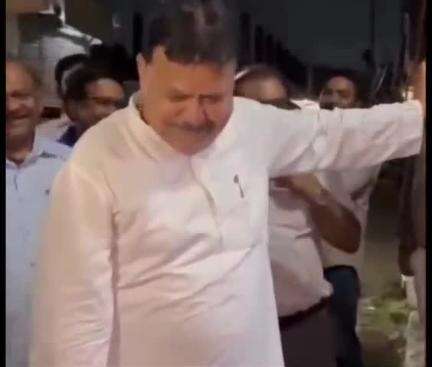 तानसेन: ग्वालियर 15 विधानसभा में ऊर्जा मंत्री प्रद्युमन सिंह अचानक एक घर पहुंचे, लोगों से की मुलाकात