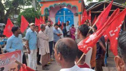 কেতুগ্রাম ১: সারাভারত সাধারণ ধর্মঘটকে সফল করতে কেতুগ্রামের কোমরপুরে পথসভা করল সিপিআইএম, একাধিক ইস্যুতে সোচ্চার হন দলীয় নেতারা