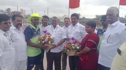 திருப்போரூர்: கோவளம் ஊராட்சியில் திமுக சார்பில் கிரிக்கெட் போட்டியில் வெற்றி பெற்ற அணிக்கு ரொக்க பரிசு மற்றும் வெற்றிக்கோப்பை வழங்கப்பட்டது