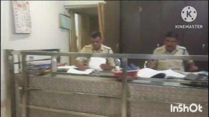 बोदरी के वार्ड 2 में पानी फेंकने से मना करने पर महिला और उसकी बेटी के साथ बाल पकड़कर की गई मारपीट