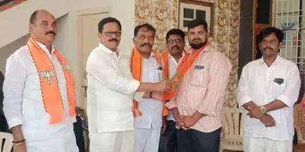 తాడిపత్రి: తాడిపత్రిలో బిజెపిలోకి చేరిన ముస్లిం యువత, ముస్లిం యువతకు పార్టీ కండువాలు వేసి ఆహ్వానించిన తాడిపత్రి బిజెపి నేతలు