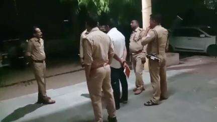 बबेरू: औगासी रोड पेट्रोल पंप के पास ट्रक से मोरम उतारते समय पिता-पुत्र को अज्ञात वाहन ने मारी टक्कर, पिता की हुई मौत