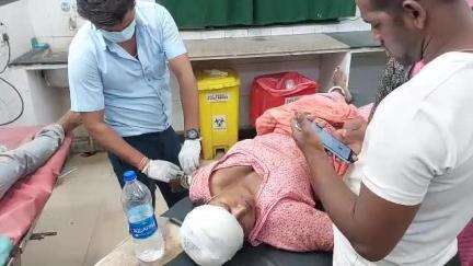 पाली: कोतवाली थाना क्षेत्र के बीपीएल कॉलोनी में घर के बाहर बैठी महिला पर हमला, ट्रॉमा सेंटर में किया गया उपचार