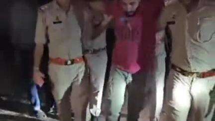 बुलंदशहर: हजरतपुर बम्बे के पास पुलिस ने ₹15 हजार के इनामी बदमाश को मुठभेड़ में किया गिरफ्तार