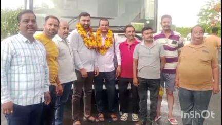 शाहपुरा: शाहपुरा से जयपुर के लिए रोडवेज की AC डीलक्स बस हुई शुरू, बस स्टैंड पर नगर कांग्रेस कमेटी ने चालक-परिचालक का किया स्वागत