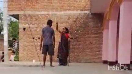 औरैया: दिबियापुर क्षेत्र के बबीना गांव में हुई लड़ाई-झगड़े का वीडियो सोशल मीडिया पर वायरल, धारदार हथियार के साथ दिखा युवक