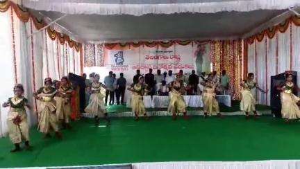 నిర్మల్: నిర్మల్ కలెక్టరేట్ కార్యాలయంలో ఆవిర్భావ దినోత్సవ సందర్భంగా ఆకట్టుకున్న కళాకారుల  ప్రదర్శనలు