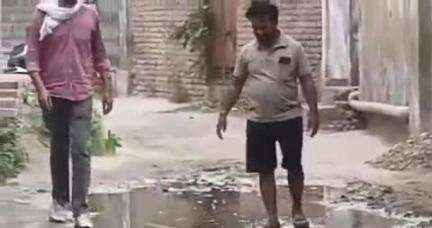 नारनौल: नारनौल में पार्षद को गंदे पानी में चलाना युवकों को महंगा पड़ा, पुलिस ने एक नामजद सहित अन्य पर मामला दर्ज किया
