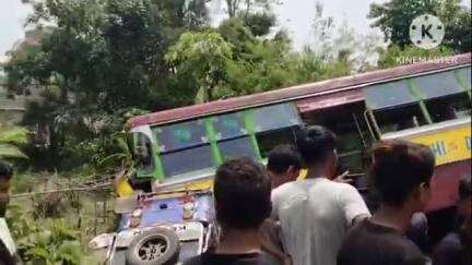 ডায়মন্ডহারবার ১: দোলনঘাটার কাছে বাস ও টোটোর মুখোমুখি ধাক্কা; আহত কয়েকজন
