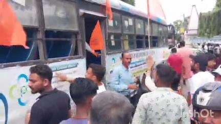 মাটিগাড়া: মাটিগাড়ার ঘটনায় প্রতিবাদে শিলিগুড়িতে বনধের ডাক দিল বিশ্ব হিন্দু পরিষদ, দোকানপাট বন্ধ করাল বনধ সমর্থকরা