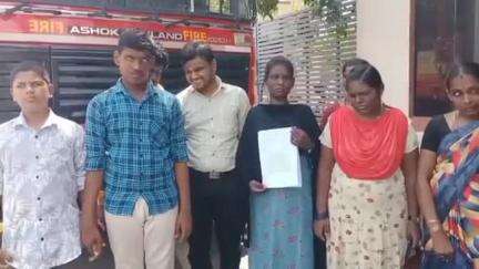 சேலம்: பார்வையற்றோருக்கான பள்ளியை தரம் உயர்த்தக் கோரி மாணவர்கள் கலெக்டர் அலுவலகத்தில் மனு#localissue