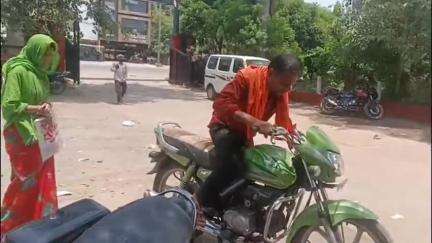 सिद्धार्थ नगर में ससुर ने बहू-बेटे को मारपीट कर घर से निकाला, मकान बेचना चाहता है, बहू ने थाने में की रिपोर्ट