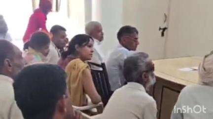 रेवाड़ी: हरियाणा परिवार पहचान प्राधिकरण के डॉ. सतीश ने कार्यालय में कैम्प लगाकर सुनी लोगों की समस्याएँ