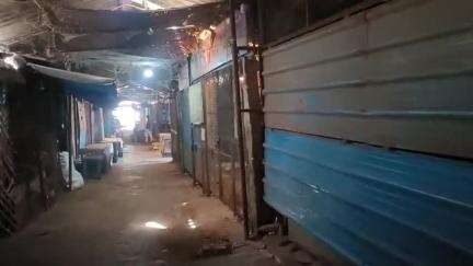 தேவகோட்டை: தினசரி மார்க்கெட்டில் இடமாற்றத்திற்கு எதிர்ப்பு தெரிவித்து கடைகளை அடைத்து போராட்டம்