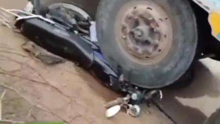 हुज़ूर: गढ़ थाना क्षेत्र के ग्राम कलवारी में ट्रक से कुचलकर बाइक सवार युवक की हुई मौत, मृतक की निकलनी थी बारात