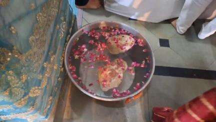 बूंदी: रेतवाली महादेव मंदिर में राम कथा के दौरान राम नाम लिखे तैरते पत्थरों के दर्शन करने श्रद्धालु उमड़े