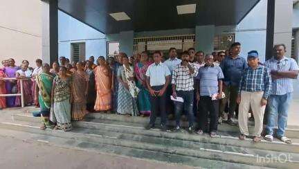 નવસારી: મછાડ ગામ ખાતે ડામર રસ્તો અન્ય ઈસમો દ્વારા બંધ કરવાને લઈને સ્થાનિકોમા રોષ, કલેક્ટર સમક્ષ સમસ્યાની કરી રજૂઆત #jansamasya