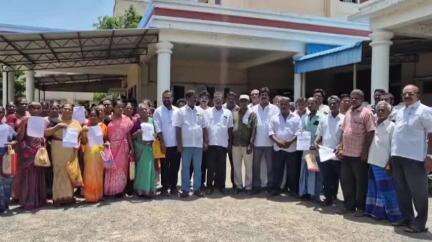 கடலூர்: நூறாண்டுகளாக குடியிருந்து வரும் சுப்பிரமணியர் கோவில் பகுதி மக்களுக்கு மனைபட்டா வழங்க வேண்டும், ஆட்சியரிடம் கோரிக்கை மனு #localissue
