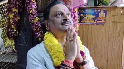 విశాఖపట్నం: సింహాచలం శ్రీ వరహాల లక్ష్మీ నరసింహ స్వామిని దర్శించుకున్న గుజరాత్ హైకోర్టు జడ్జ్ మానమేంద్రనాథ్ రాయి
