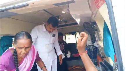 வேடசந்தூர்: குண்டாம்பட்டி பிரிவில் விபத்தில் கால் ஒடிந்த விவசாயிக்கு முன்னாள் எம்எல்ஏ டாக்டர் பரமசிவம் முதலுதவி சிகிச்சை
