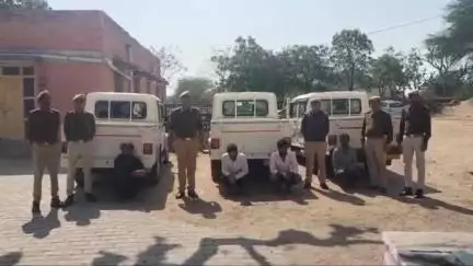 #थाना खाटूबड़ीः- मारपीट के प्रकरण में त्वरित कार्यवाही करते हुए चार आरोपियों को गिरफ्तार किया गया तथा तीन बोलेरो कैम्पर जब्त की गई।