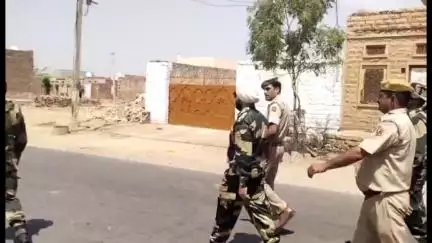 #NAGAURPOLICE :- आगामी लोकसभा चुनाव की आदर्श आचार संहिता की पालना तथा चुनावों को शांतिपूर्ण सम्पन्न कराने हेतु थाना मूण्डवा तथा भावण्डा क्षेत्र में नागौर पुलिस द्वारा फ्लैग मार्च किया गया।