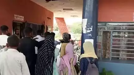 भट्टू बस स्टैंड पर नागरिकों को किया मतदान करने के प्रति जागरूक, शत प्रतिशत मतदान की दिलाई शपथ #ChunavKaParv