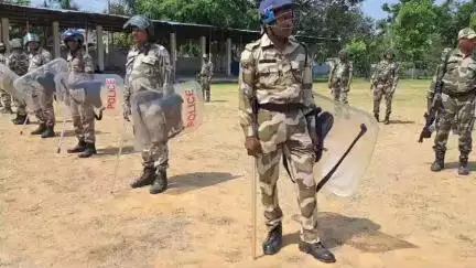 *असामाजिक तत्वों व दंगाइयों से निपटने के लिए राँची पुलिस तैयार*
रामनवमी के मद्देनज़र आज पुलिस केंद्र में मॉक ड्रील का आयोजन किया गया।