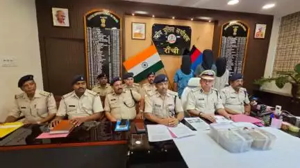 लोकसभा चुनाव के मद्देनज़र मादक पदार्थों की तस्करी के रोकथाम की दिशा में सख्त कार्रवाई करते हुए दिनांक 28.04.24 को जगरनाथपुर थाना अंतर्गत हटिया खटाल के पास छापामारी करते हुए एक युवक को 2.180 किलोग्राम गांजा के साथ गिरफ्तार किया गया।