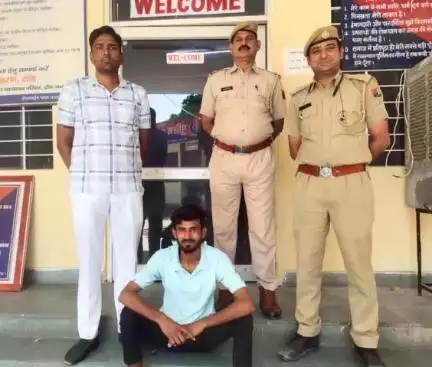 पुलिस थाना #निवाई की कार्यवाही। 

 अवैध #हथियार एक धारदार तलवार सहित एक व्यक्ति #गिरफ्तार।                                                                            #TonkPolice