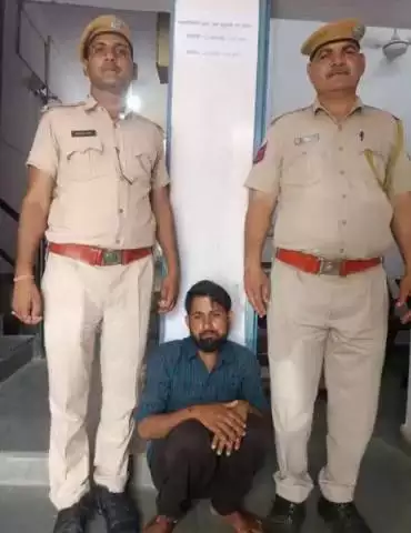 पुलिस थाना #पुरानी टोंक की कार्यवाही। 
अवैध हथियार  तलवार सहित एक व्यक्ति #गिरफ्तार।