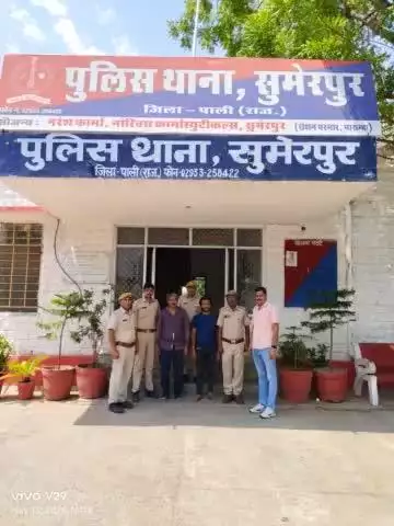 #PaliPolice
SHO सुमेरपुर व टीम की कार्रवाई, कस्बा सुमेरपुर में दर्ज मुकदमा नम्बर 237 दिनांक 02.05.2024 धारा 457, 380 IPC में दो मुलजिम गिरफ्तार, दर्जन भर नकबजनी की वारदातों का खुलासा।