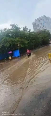 'Traffic Advisory '
Slow-moving traffic due to  Water logging at Marathahalli Police Station Service Road towards Kadubeesanahalli, Kindly co-operate.