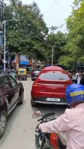 'Traffic advisory'
 Slow-moving traffic due to a vehicle breakdown at ramayya signal towards sanjaynagar 80 feet road, It will be removed shortly. kindly co-operate.