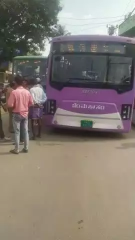 'Traffic advisory '
Slow-moving traffic due to Vehicle breakdown at tannery road towards Nagavara junction, kindly co-operate.