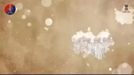 आपकी सुरक्षा के लिए ढाल बनकर खड़े हैं हम।

कर्म पथ पर निर्भय पथिक बनकर चल रहे हैं, हम मना रहे हैं 75वां #राजस्थान_पुलिस_दिवस_समारोह।